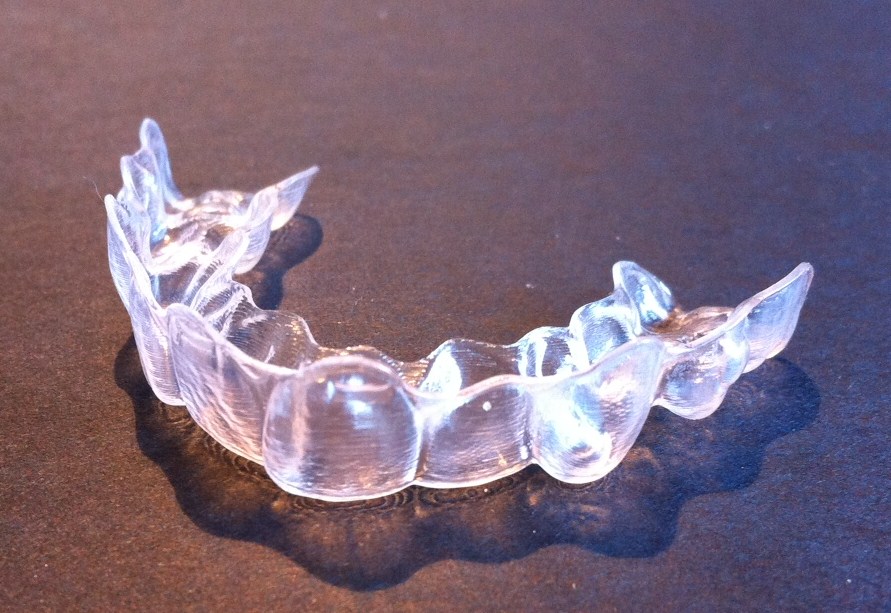 Alinhador ortodôntico transparente Invisalign